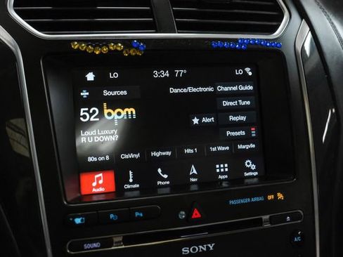 Used 2018 Ford Explorer Platinum image 28