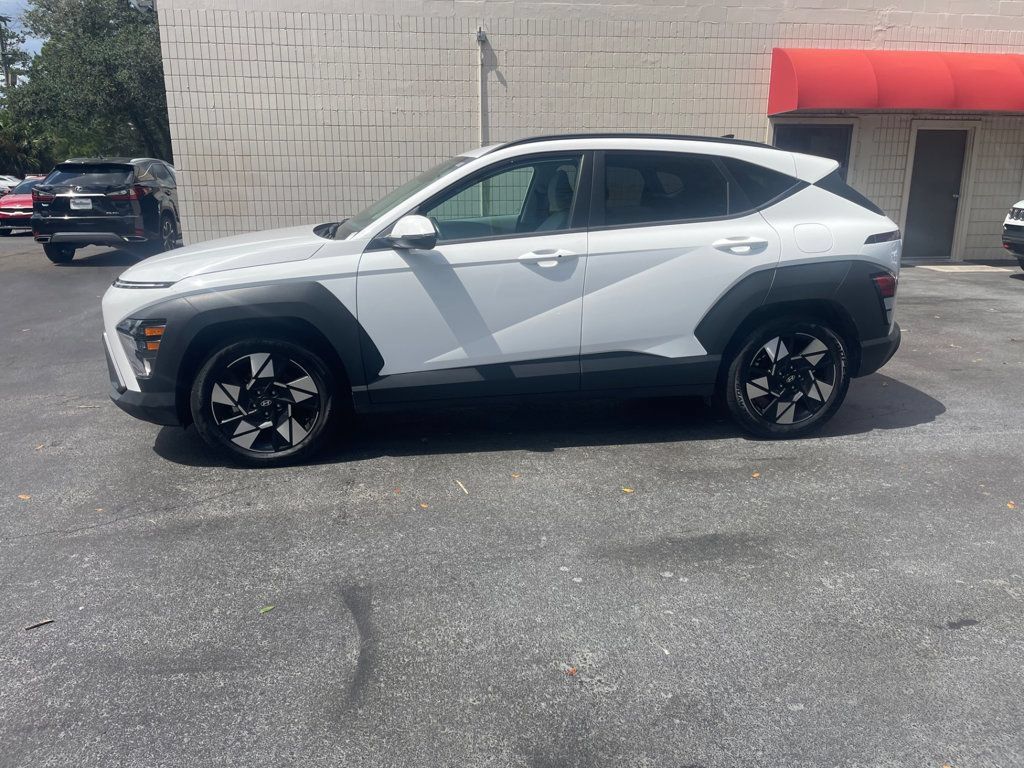 Used 2025 Hyundai Kona SEL FWD image 2
