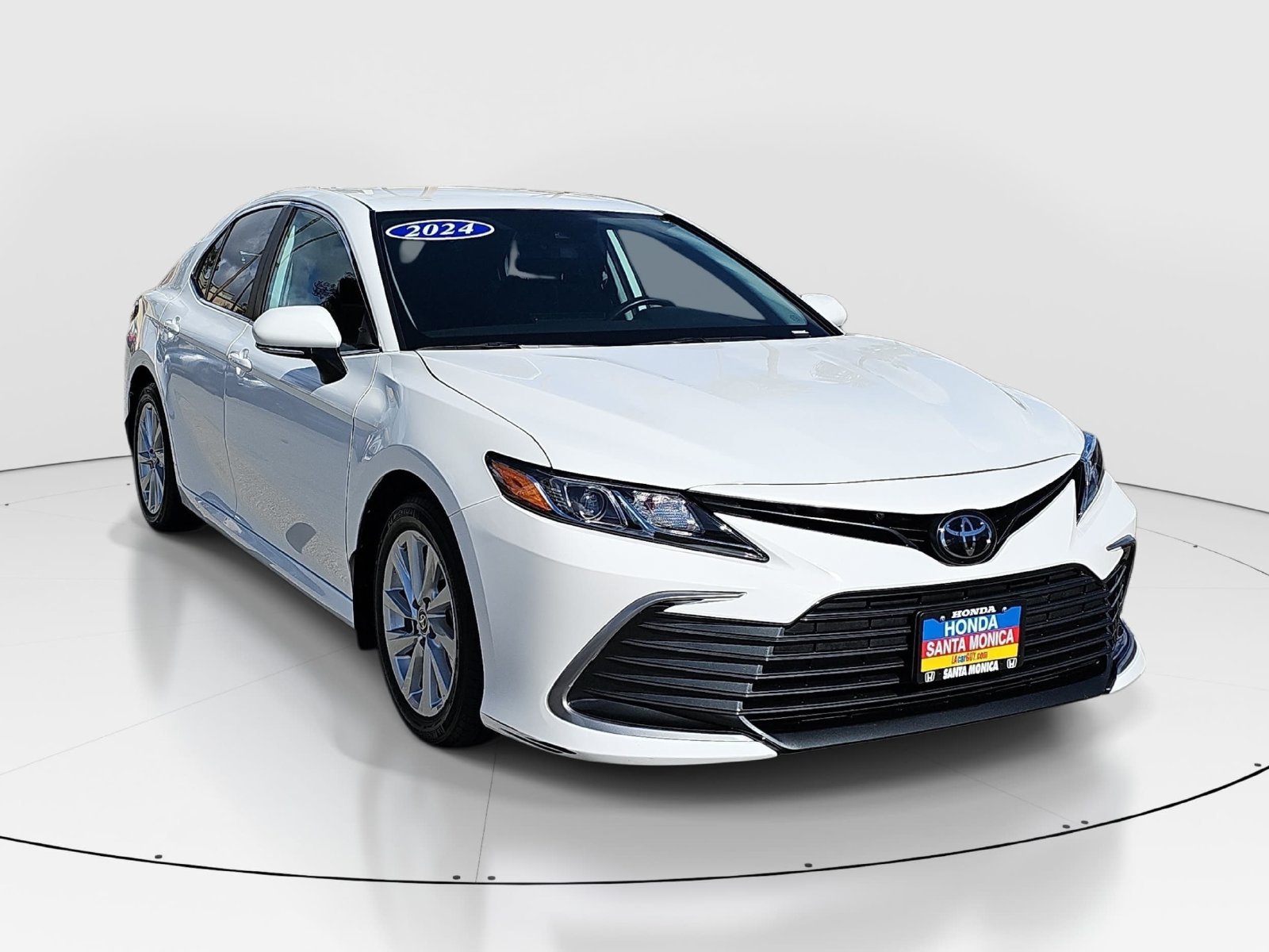 Used 2024 Toyota Camry LE FWD image 3
