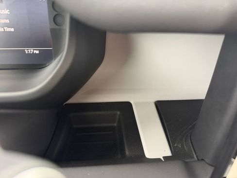 Used 2025 Land Rover Defender 110 S image 29