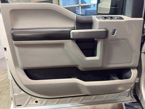 Used 2015 Ford F150 XLT image 13