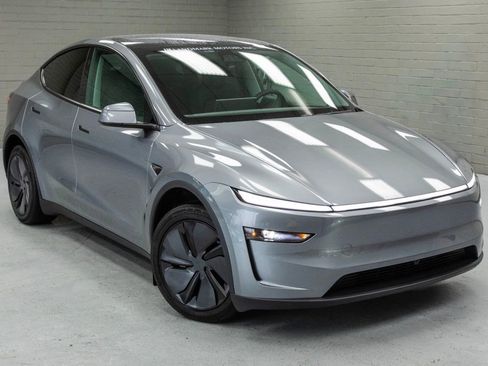 Used 2026 Tesla Model Y Long Range image 8