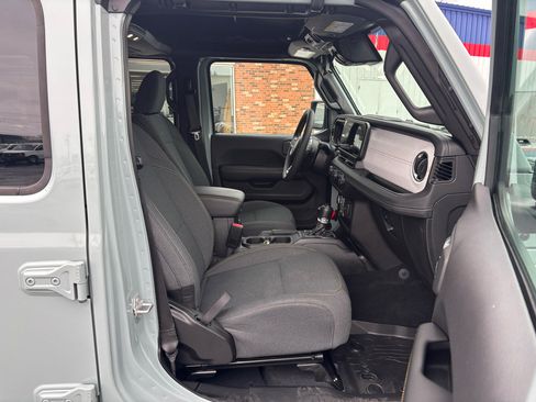 Used 2024 Jeep Wrangler Sahara image 13