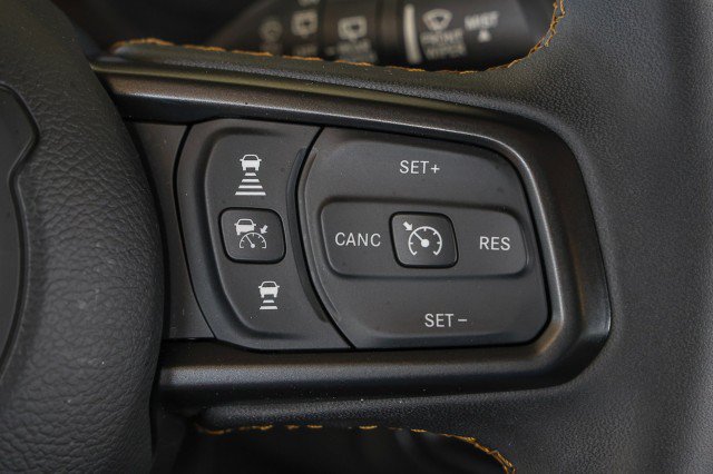 Used 2024 Jeep Wrangler Unlimited w/ Convenience Group AWD/4WD image 24