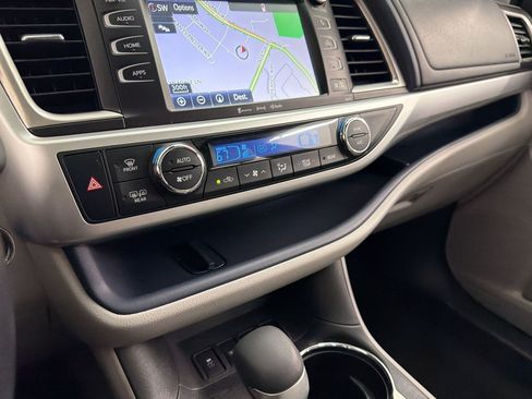 Used 2017 Toyota Highlander XLE FWD image 23