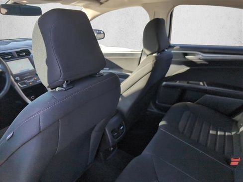 Used 2020 Ford Fusion SE image 16