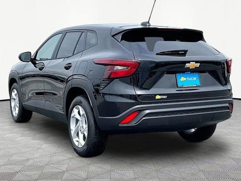 New 2026 Chevrolet Trax LS w/ LS Convenience Package FWD image 4