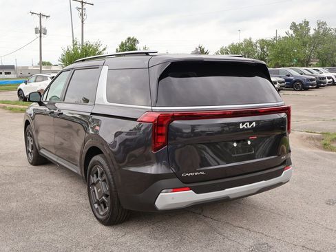 New 2026 Kia Carnival EX FWD image 3
