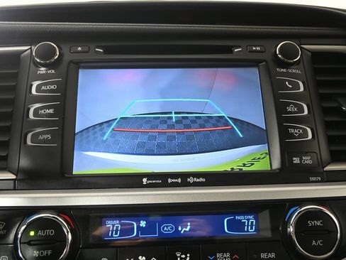 Used 2018 Toyota Highlander XLE image 30