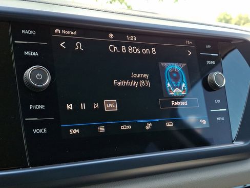 Used 2022 Volkswagen Taos SE w/ Driver Assistance Package image 17