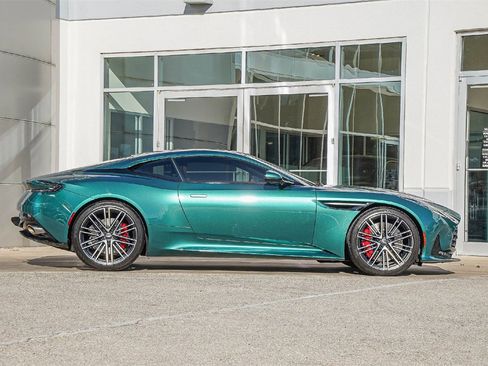 Used 2024 Aston Martin DB12 Coupe image 9