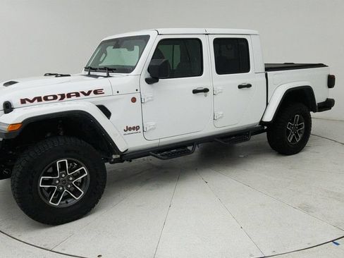Used 2024 Jeep Gladiator Mojave AWD/4WD image 3