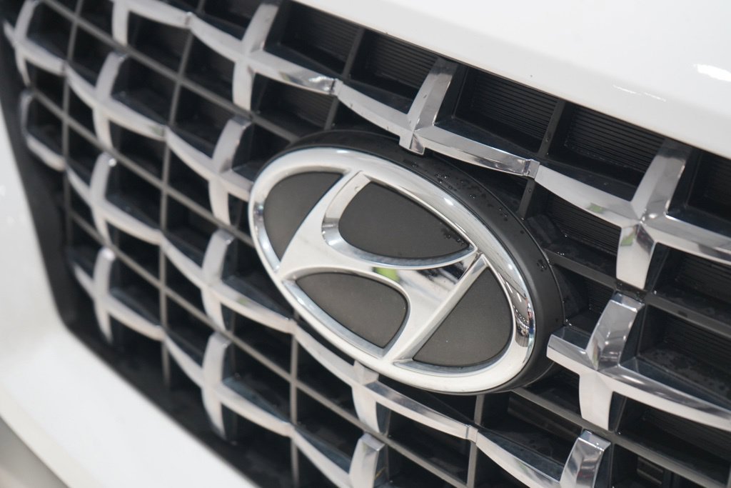 Used 2024 Hyundai Venue Limited FWD image 11
