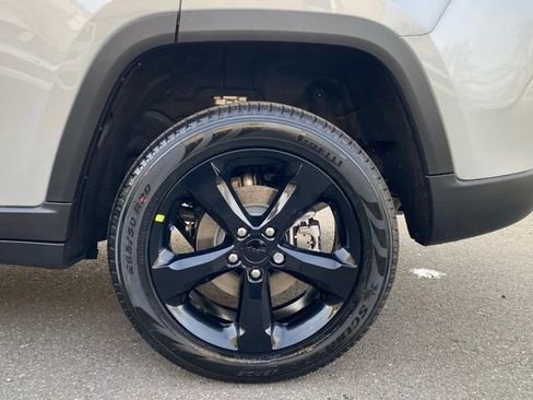 New 2025 Jeep Grand Cherokee Limited w/ Black Appearance Package image 18