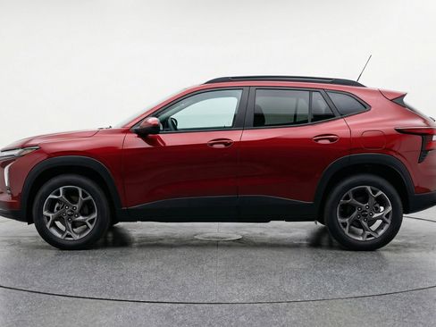 Used 2025 Chevrolet Trax LT image 5