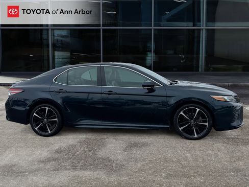 Used 2018 Toyota Camry XSE image 12