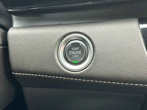 Used 2024 Cadillac Escalade Premium Luxury image 29