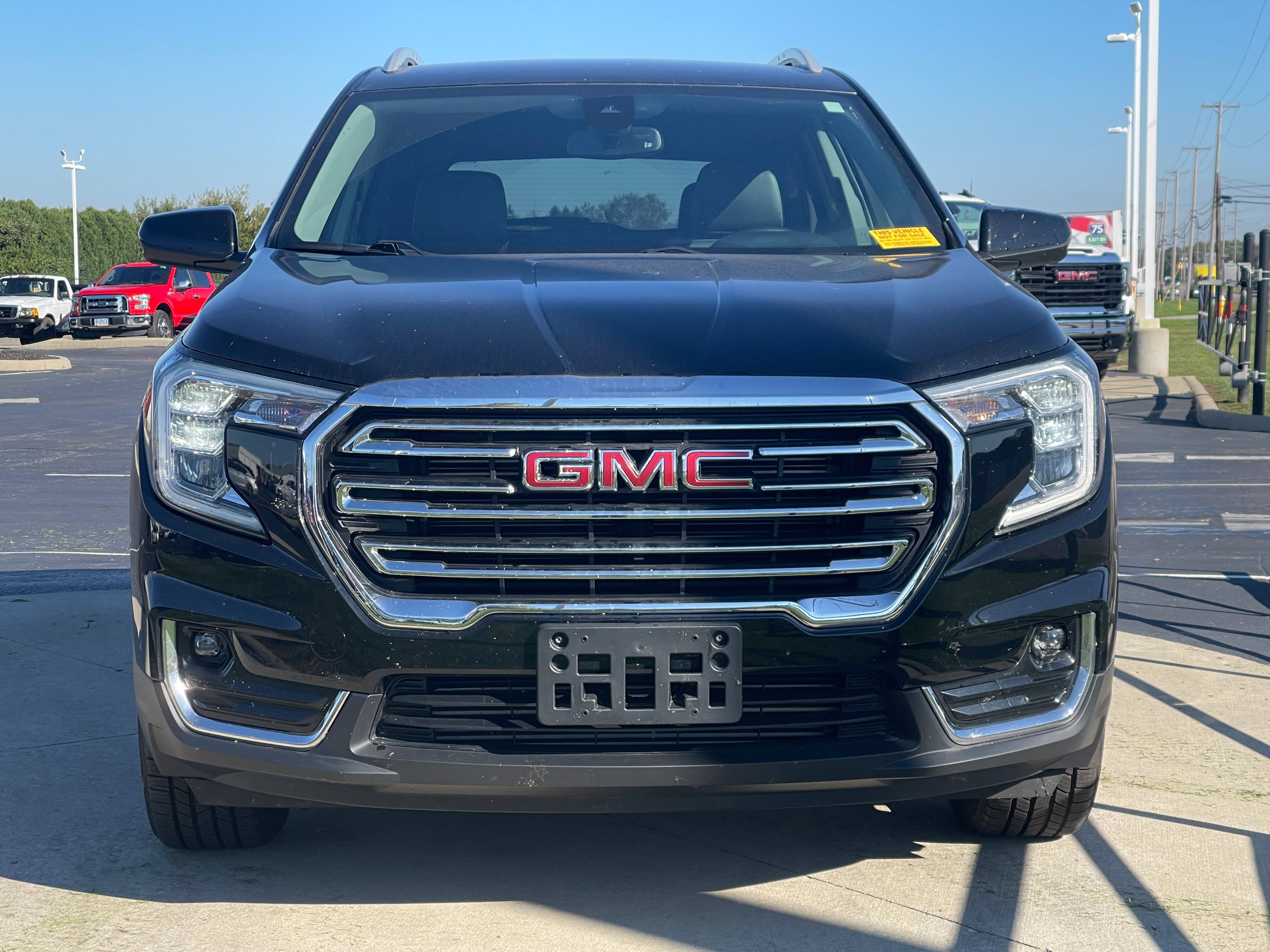 Used 2023 GMC Terrain SLT AWD/4WD image 2