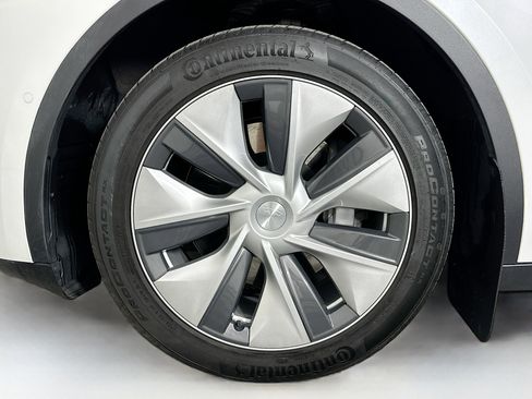 Used 2021 Tesla Model Y Long Range image 11