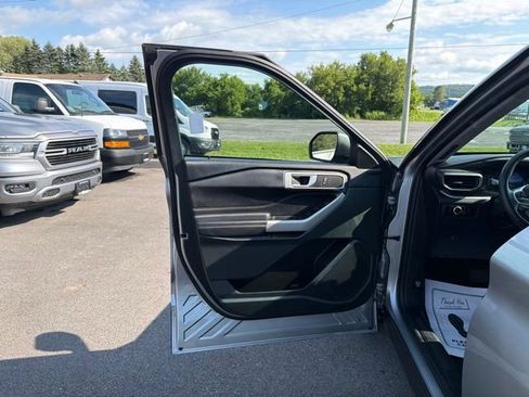 Used 2024 Ford Explorer XLT w/ Equipment Group 202A AWD/4WD image 13