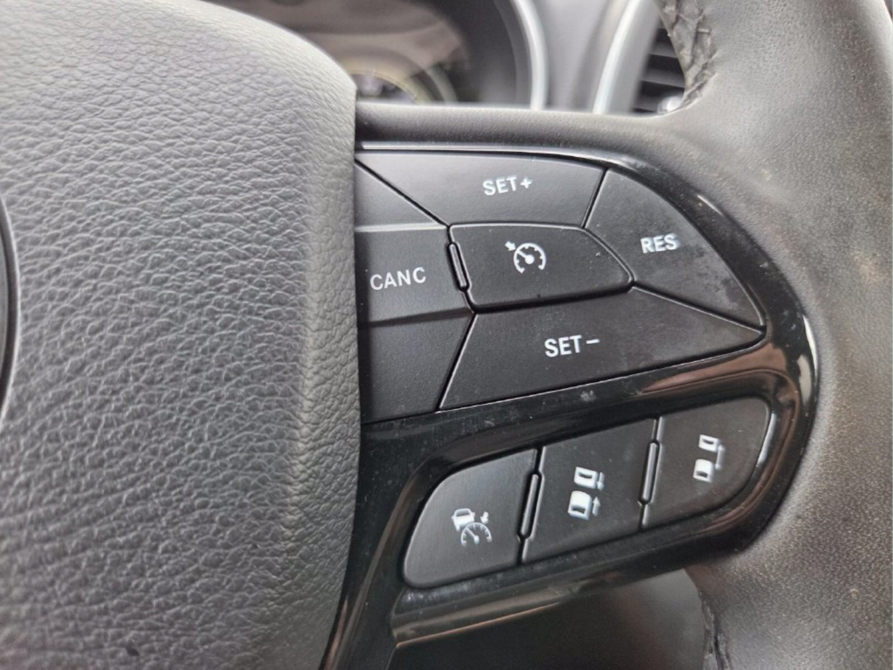 Used 2023 Jeep Cherokee Altitude Lux AWD/4WD image 26