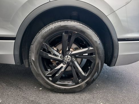 Used 2023 Volkswagen Tiguan SE R-Line FWD image 6