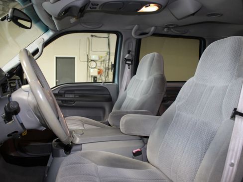 Used 2000 Ford Excursion XLT AWD/4WD image 17