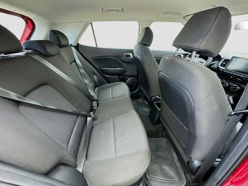 Used 2021 Hyundai Venue SE FWD image 17