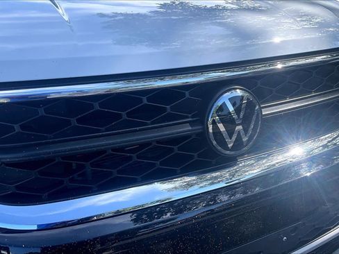 Used 2023 Volkswagen Taos SE w/ Panoramic Sunroof Package FWD image 32