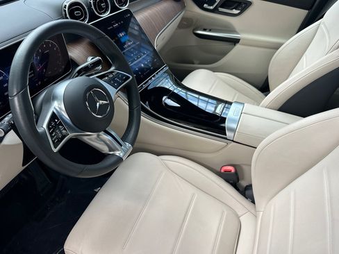 Used 2024 Mercedes-Benz GLC 300 4MATIC image 4