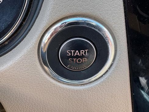 Used 2015 Nissan Rogue SV w/ SV Premium Package image 12