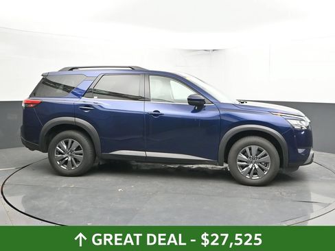Used 2025 Nissan Pathfinder SV FWD image 5