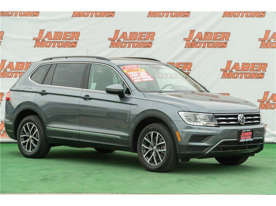 Used 2020 Volkswagen Tiguan SE w/ Panoramic Sunroof Package FWD image 1