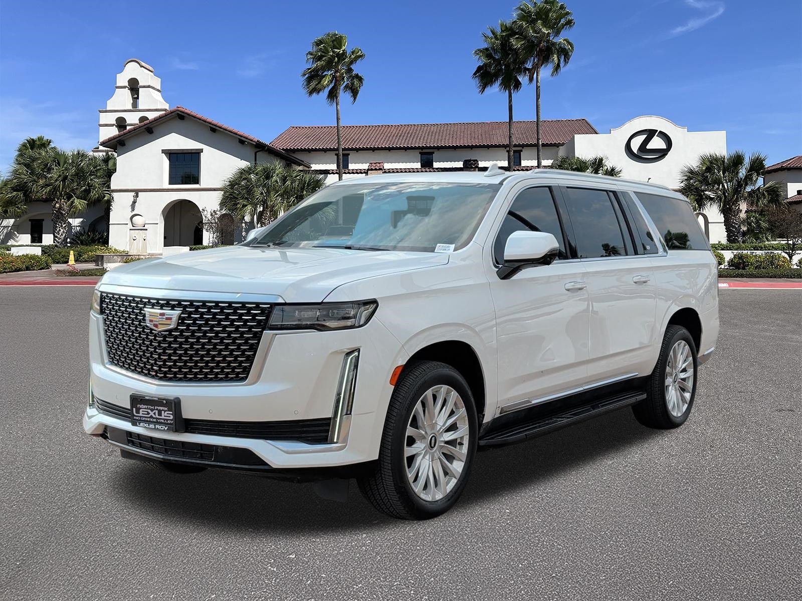 Used 2023 Cadillac Escalade ESV Luxury RWD image 5