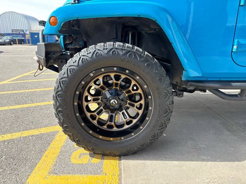 Used 2017 Jeep Wrangler Unlimited Sahara image 7