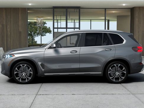 Used 2026 BMW X5 xDrive40i w/ Premium Package AWD/4WD image 4