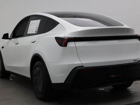 Used 2026 Tesla Model Y 2WD image 5
