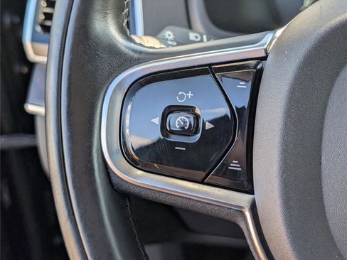 Used 2016 Volvo XC90 T8 Momentum w/ Vision Package image 25