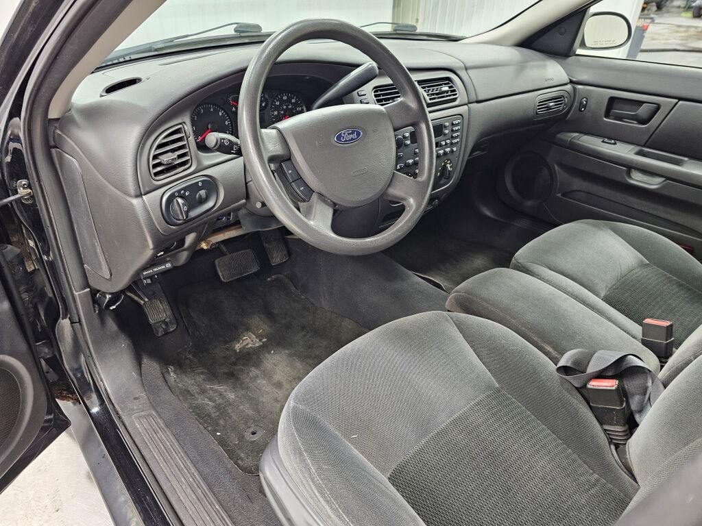 Used 2007 Ford Taurus SE FWD image 21