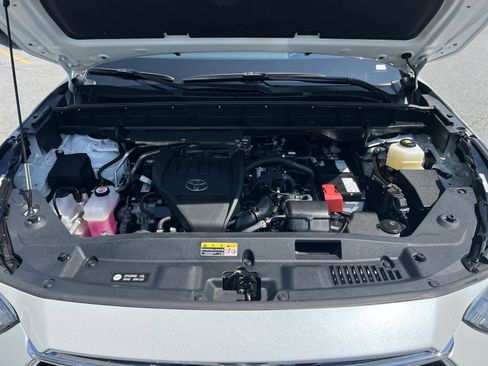 Used 2024 Toyota Highlander Limited AWD/4WD image 36