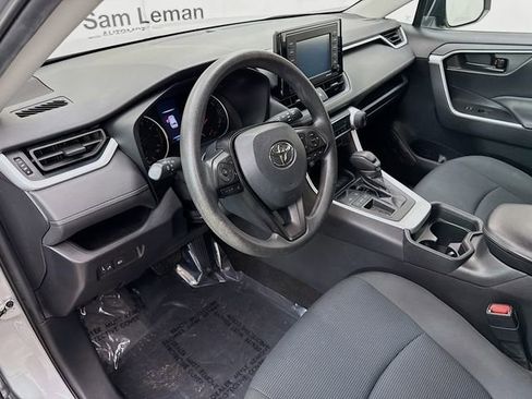 Used 2021 Toyota RAV4 LE image 9
