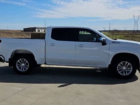 Used 2024 Chevrolet Silverado 1500 LT w/ Z71 Off-Road Package AWD/4WD image 9