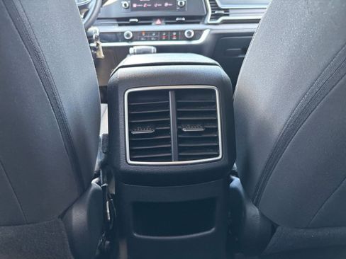 Used 2025 Kia Sportage LX FWD image 22