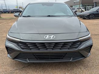 Used 2024 Hyundai Elantra SEL video 2