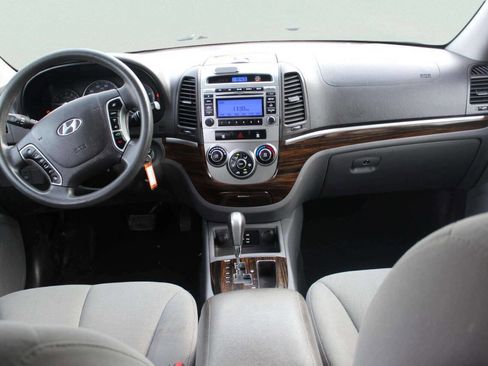 Used 2011 Hyundai Santa Fe GLS image 8