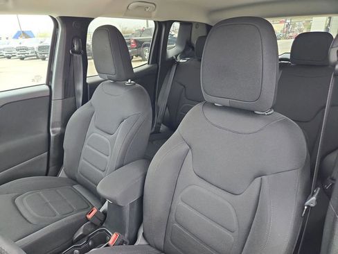 Used 2018 Jeep Renegade Latitude image 14