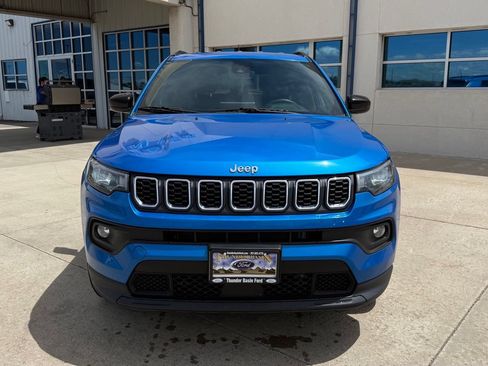 Used 2024 Jeep Compass Latitude AWD/4WD image 2