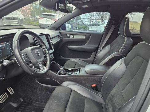 Used 2020 Volvo XC40 T5 R-Design image 24