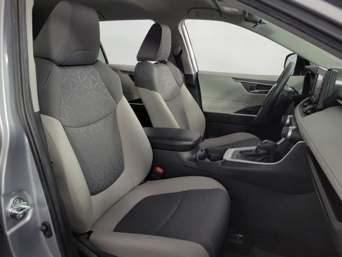 Used 2021 Toyota RAV4 XLE FWD image 12