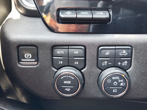 Used 2024 Chevrolet Silverado 1500 High Country w/ Technology Package AWD/4WD image 22